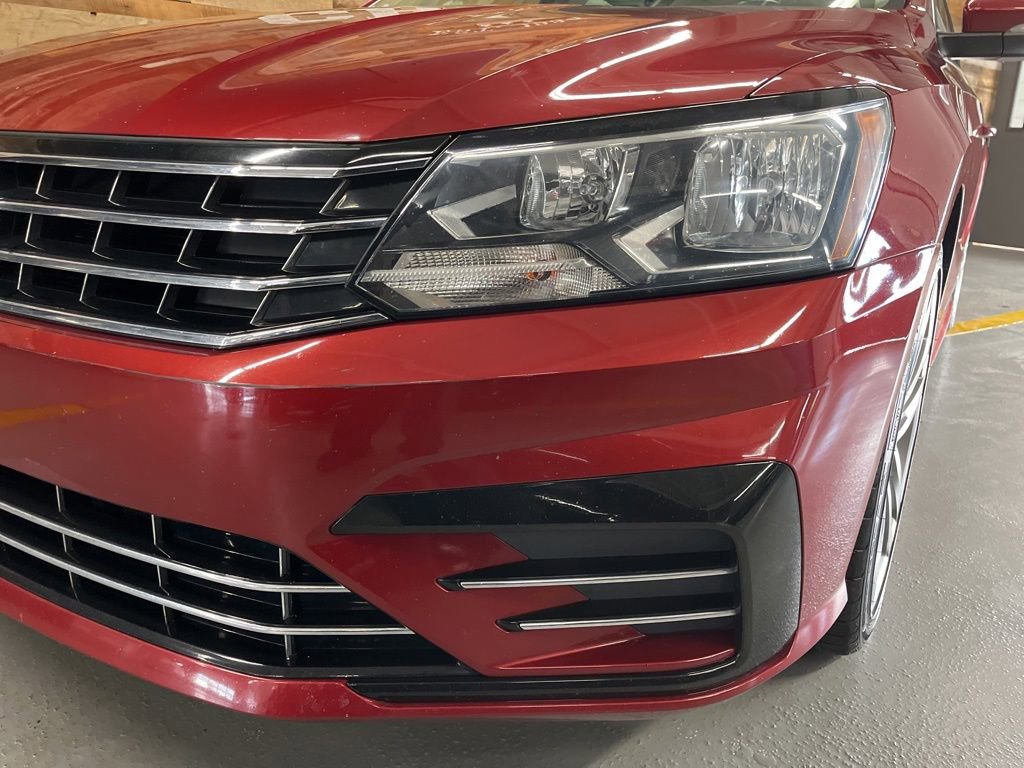 Used 2016 Volkswagen Passat 1.8T R-Line FWD image 10
