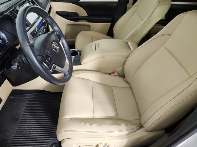 Used 2016 Toyota Highlander XLE AWD/4WD image 12
