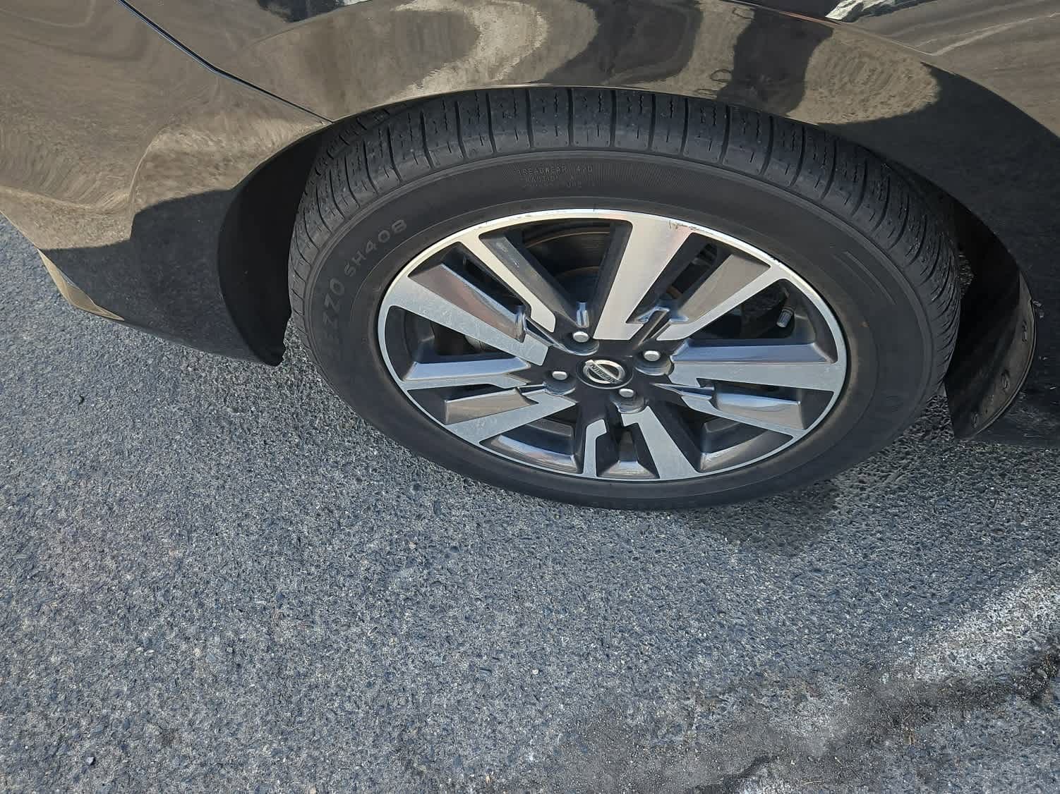 Used 2021 Nissan Versa SV image 3