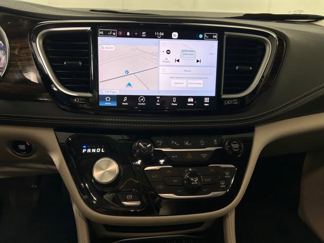 Used 2024 Chrysler Pacifica Limited image 22