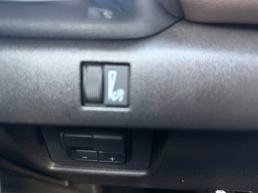 Used 2024 GMC Canyon Denali image 19