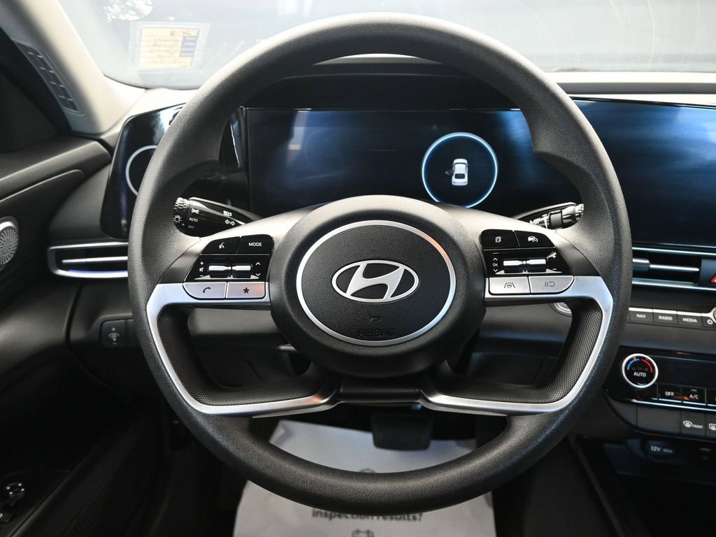 Used 2024 Hyundai Elantra SEL image 25