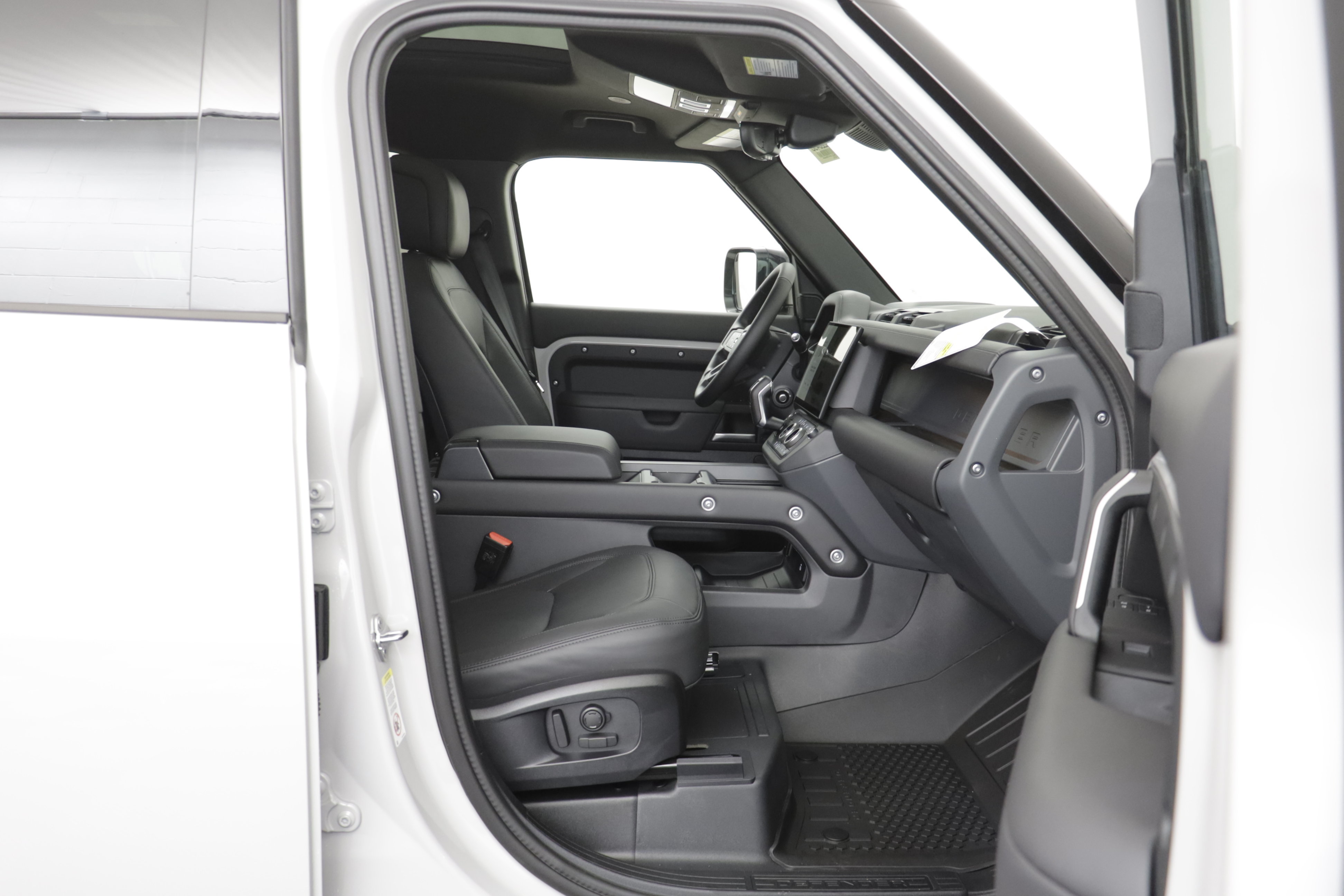 New 2026 Land Rover Defender 110 X-Dynamic SE AWD/4WD image 20