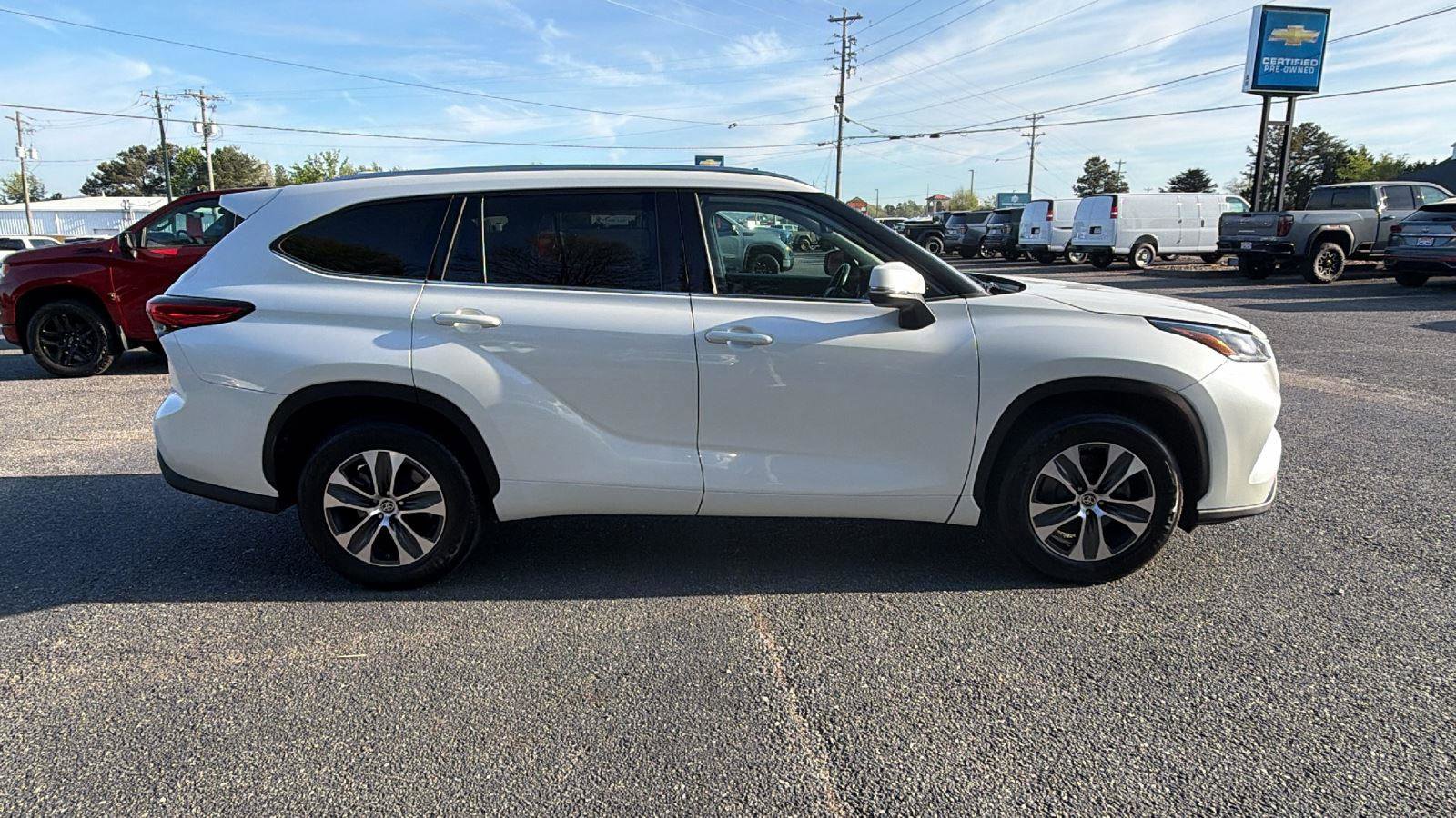 Used 2020 Toyota Highlander XLE image 4