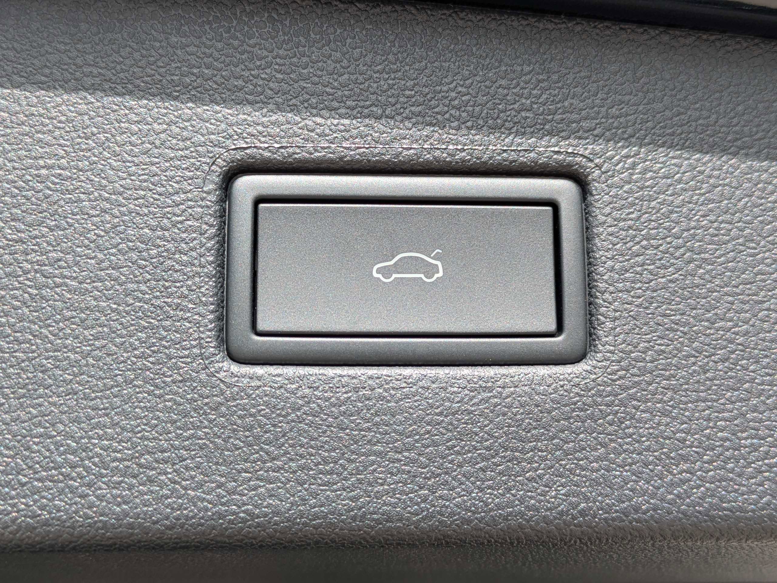 Used 2024 Volkswagen Tiguan SE R-Line image 14