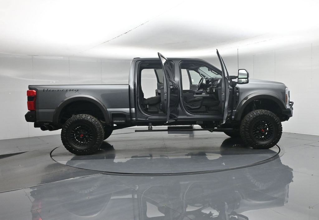 New 2026 Ford F250 Lariat w/ Black Appearance Package image 4