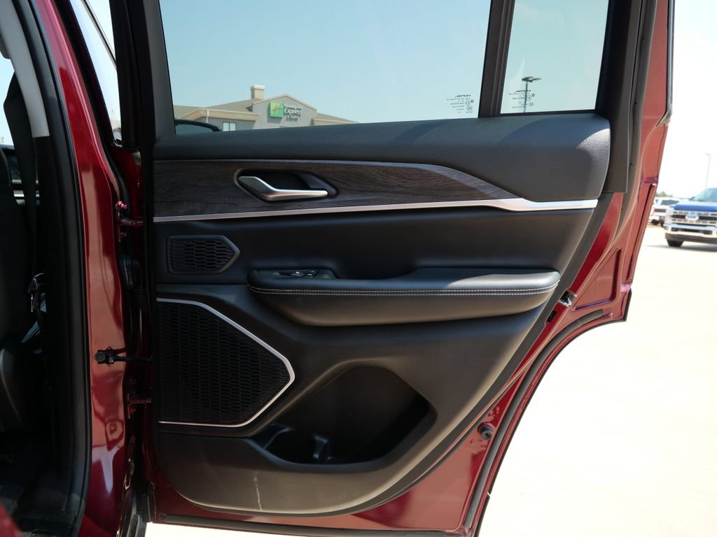 Used 2023 Jeep Grand Cherokee 4WD 4xe image 14