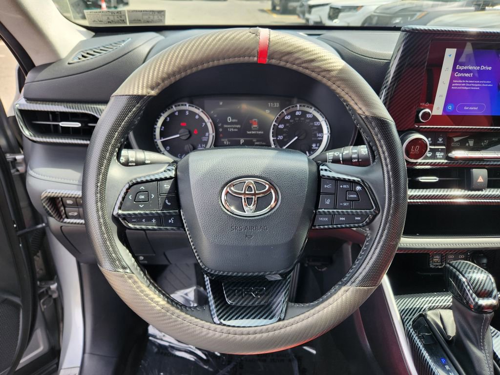 Used 2023 Toyota Highlander LE AWD/4WD image 18