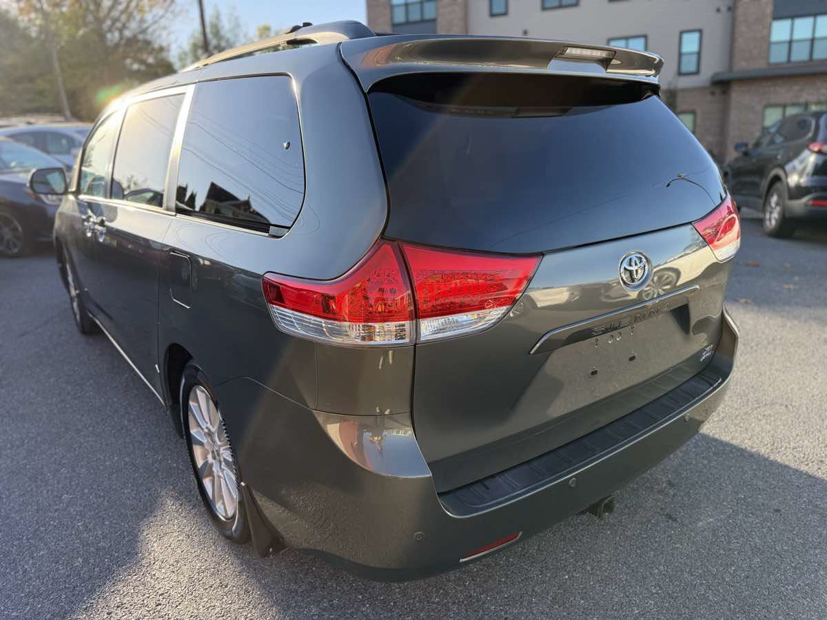 Used 2014 Toyota Sienna XLE w/ Entertainment Package AWD/4WD image 5