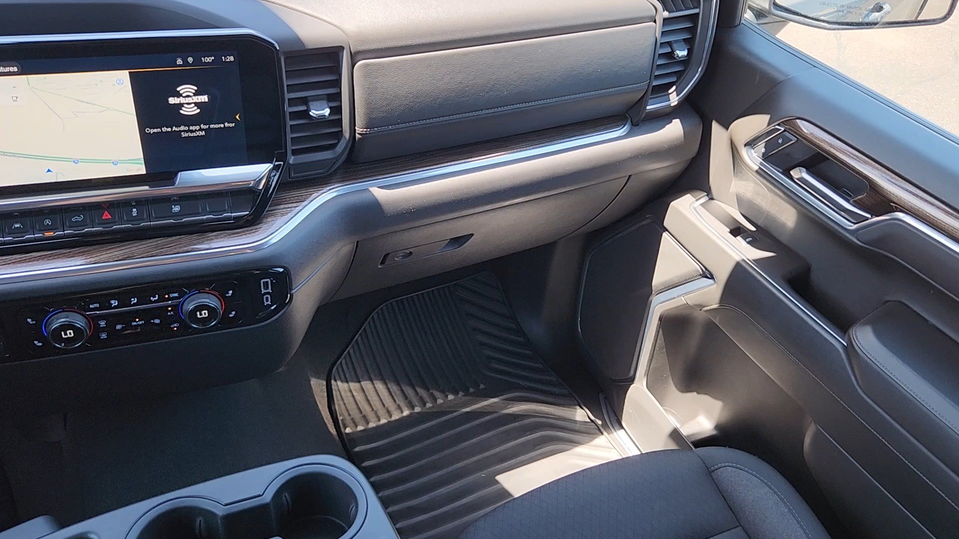 Used 2025 Chevrolet Silverado 1500 LT AWD/4WD image 6
