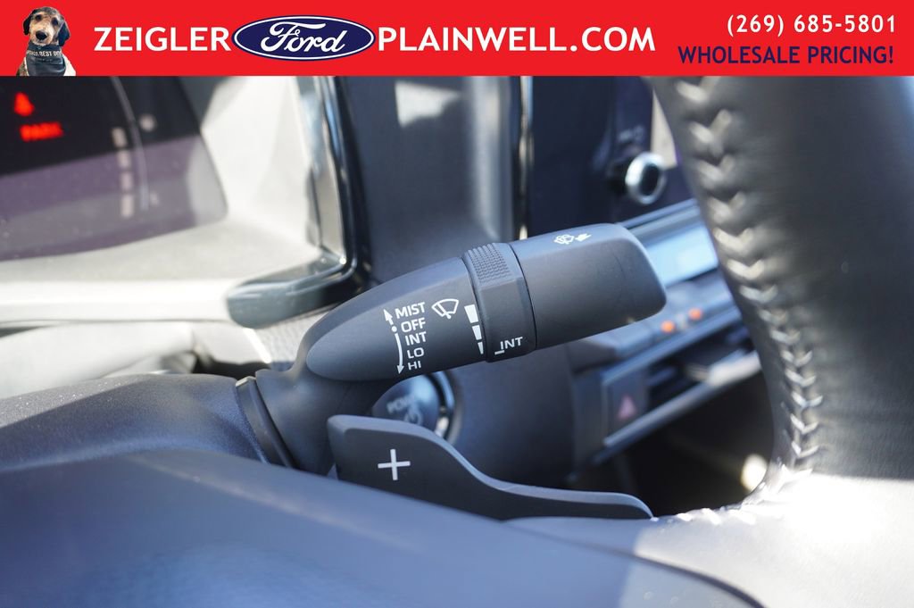 Used 2025 Toyota Camry SE image 23