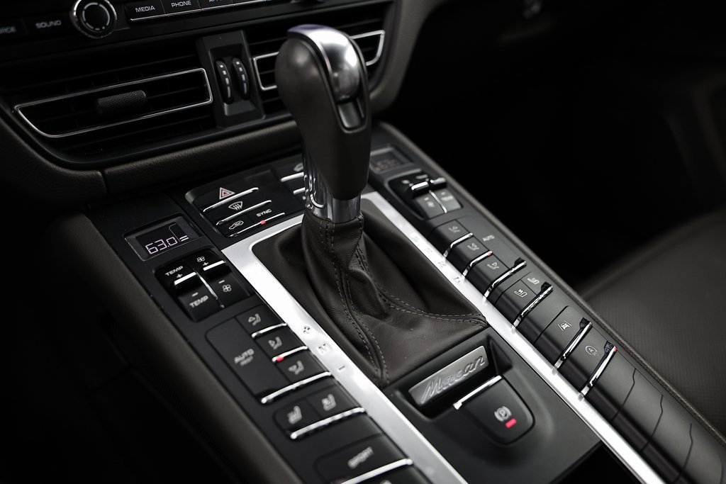Used 2021 Porsche Macan image 40