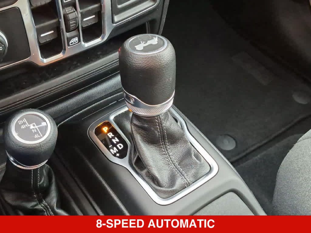 Used 2025 Jeep Wrangler Unlimited Sahara AWD/4WD image 30