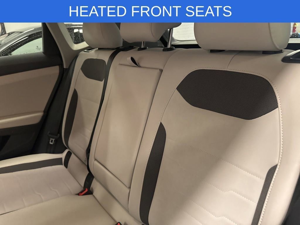 Used 2025 Volkswagen Taos SE image 17