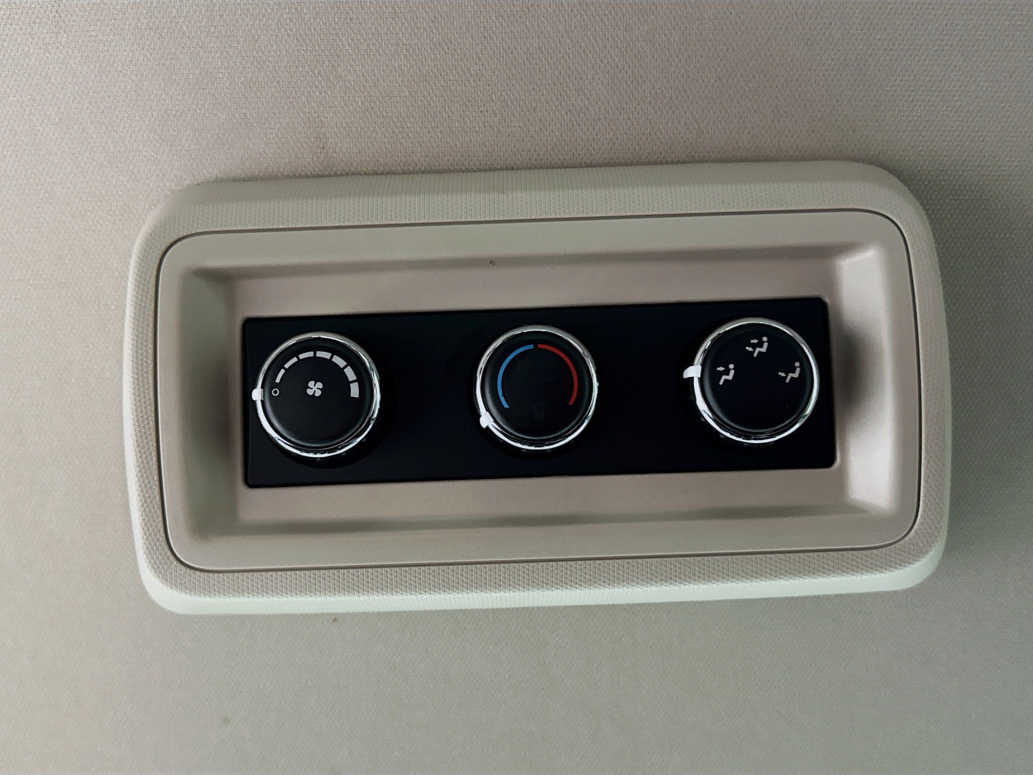 Used 2020 Dodge Grand Caravan SE w/ UConnect Hands-Free Group image 25