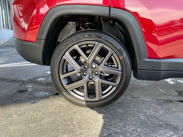New 2026 Jeep Compass Latitude AWD/4WD image 32