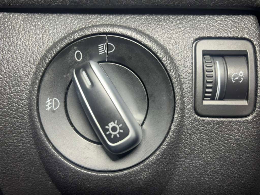 Used 2011 Volkswagen Tiguan S image 24