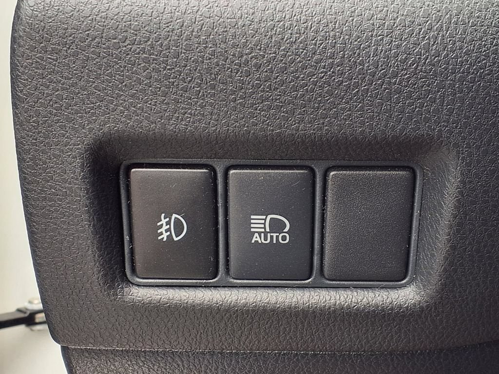 Used 2018 Toyota C-HR XLE FWD image 12