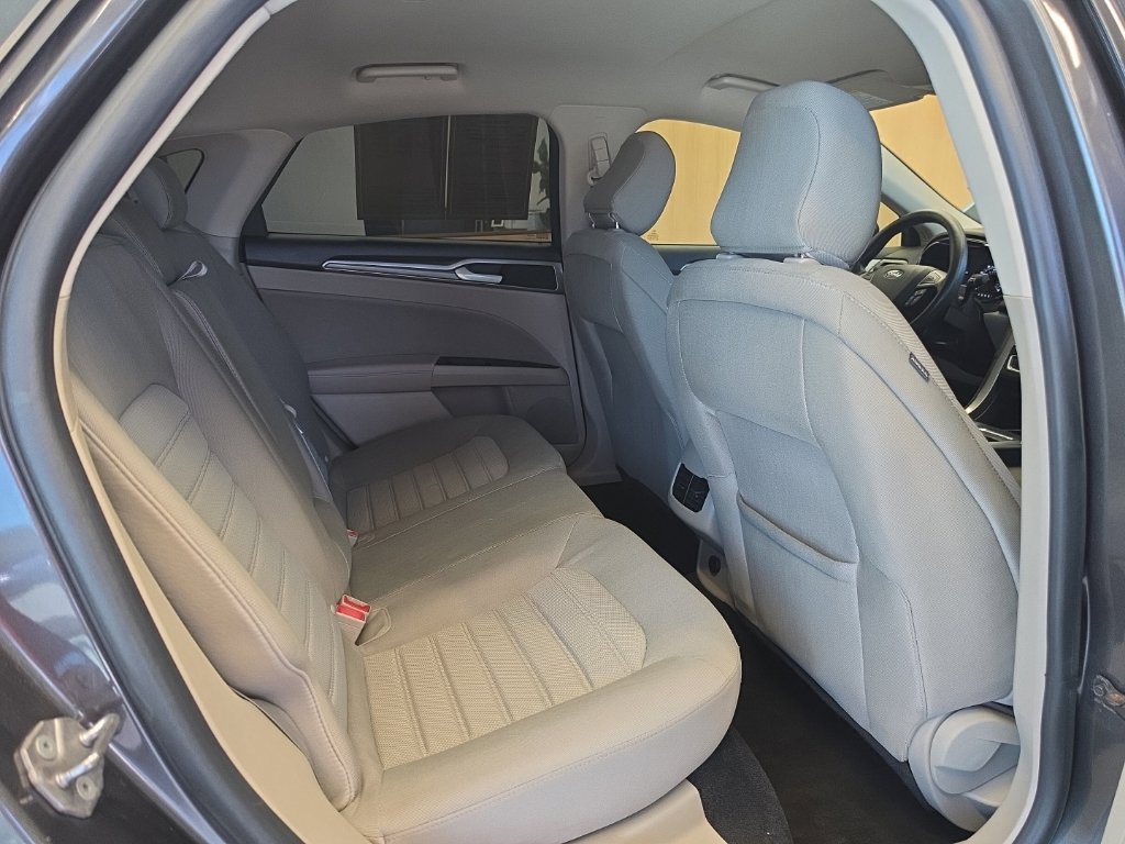 Used 2020 Ford Fusion SE FWD image 43