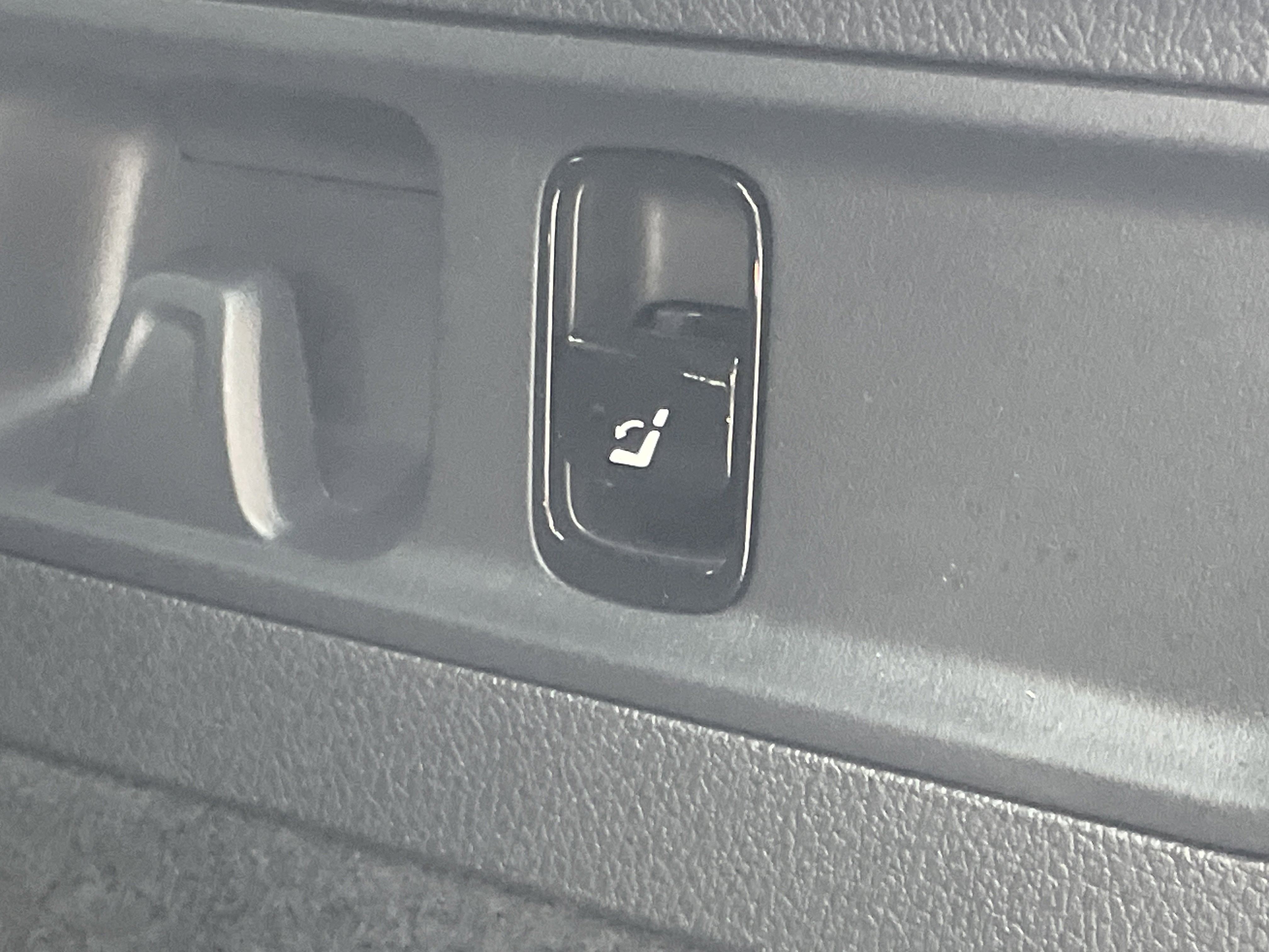 Certified 2025 Mercedes-Benz GLC 300 4MATIC image 12