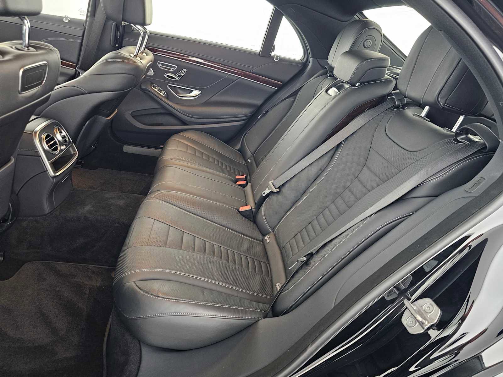 Used 2018 Mercedes-Benz S 560 Sedan image 17