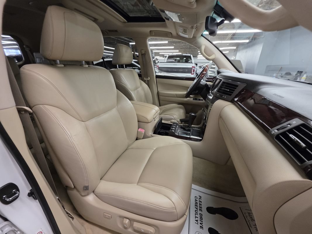 Used 2010 Lexus LX 570 4WD w/ Luxury Pkg image 31