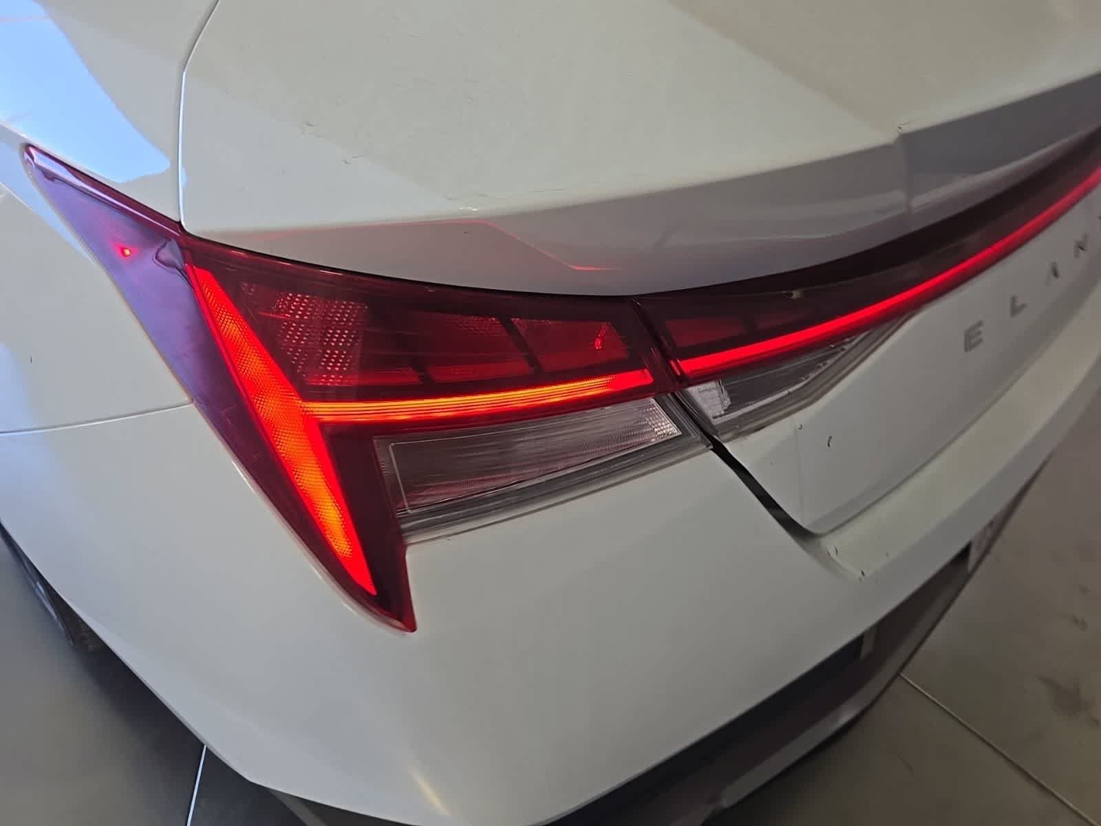 Used 2025 Hyundai Elantra Limited FWD image 12