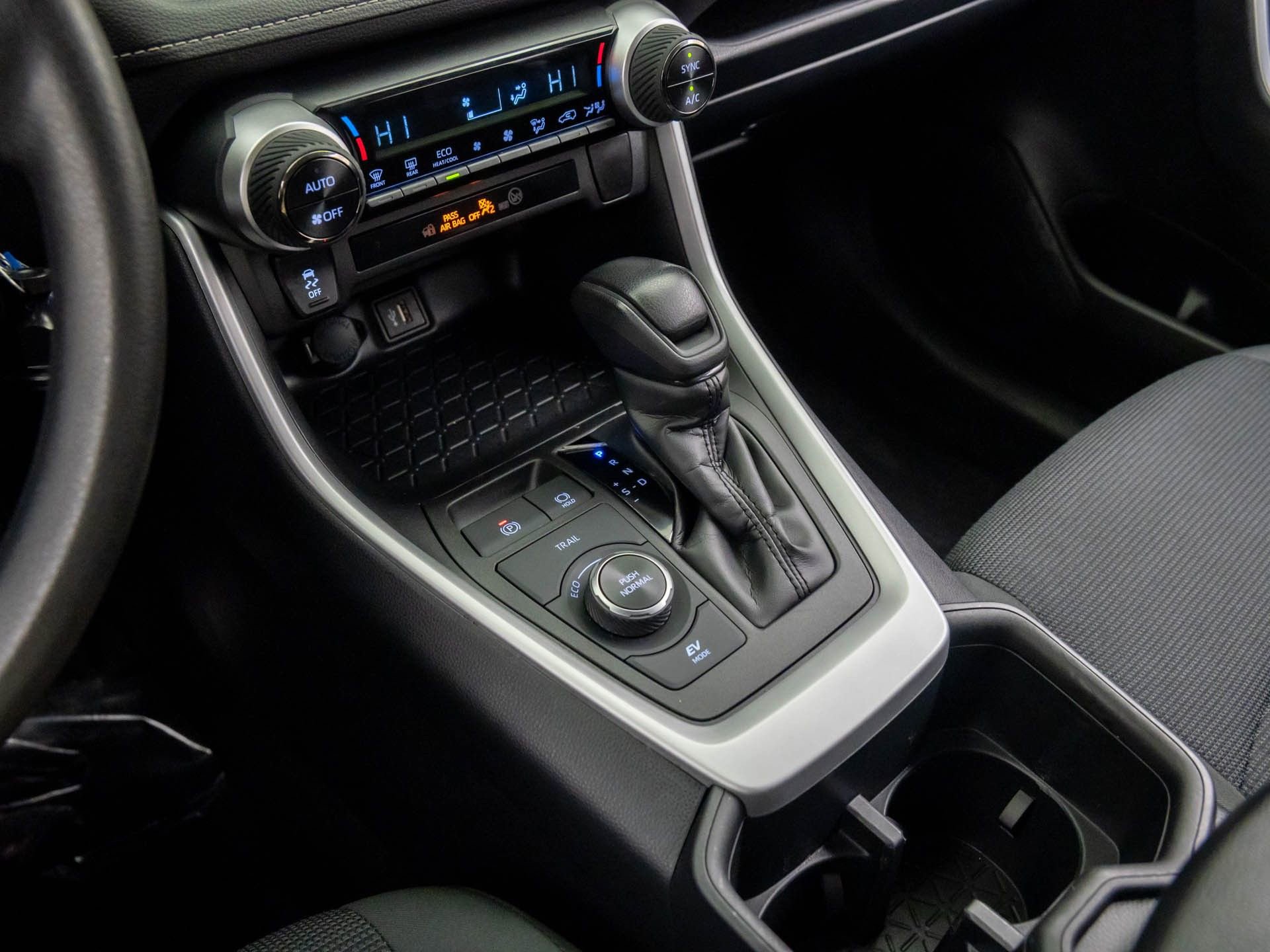 Used 2025 Toyota RAV4 LE image 13