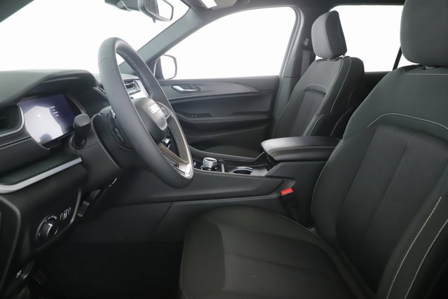 Used 2024 Jeep Grand Cherokee Laredo X w/ Trailer Tow Package image 16