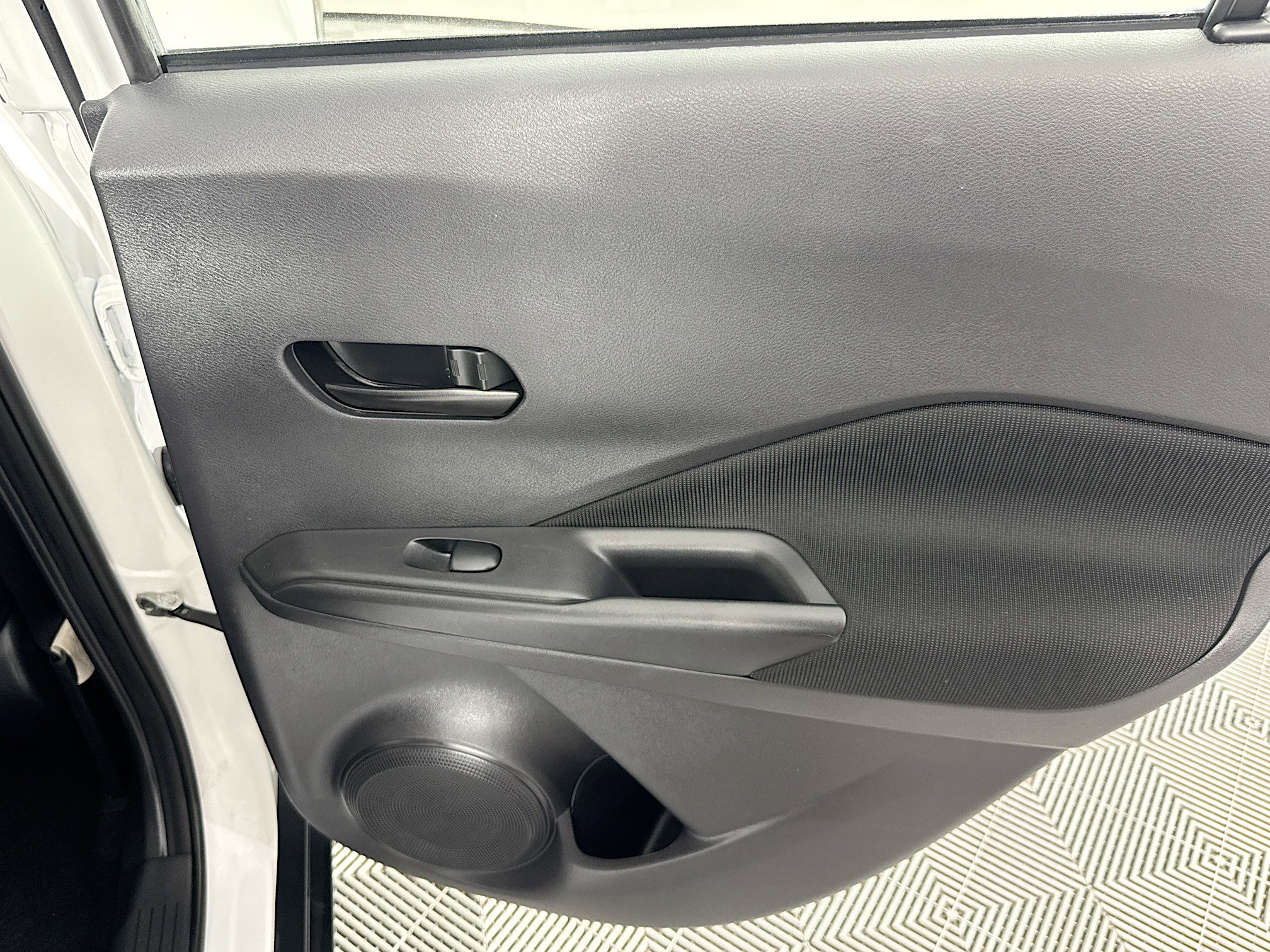 Used 2022 Nissan Kicks S image 27