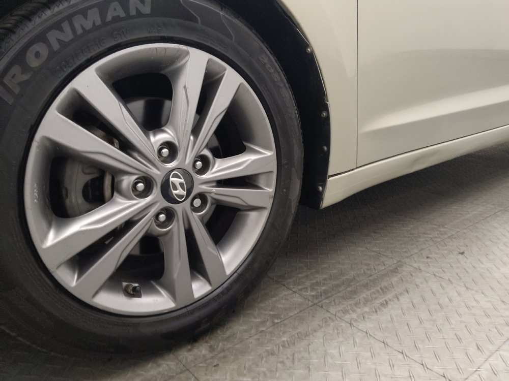 Used 2017 Hyundai Elantra SE image 31