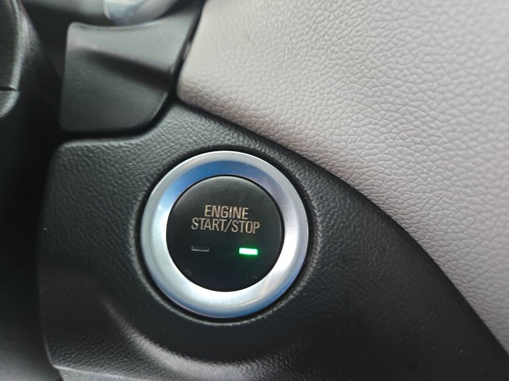 Used 2020 Chevrolet Equinox LS image 19