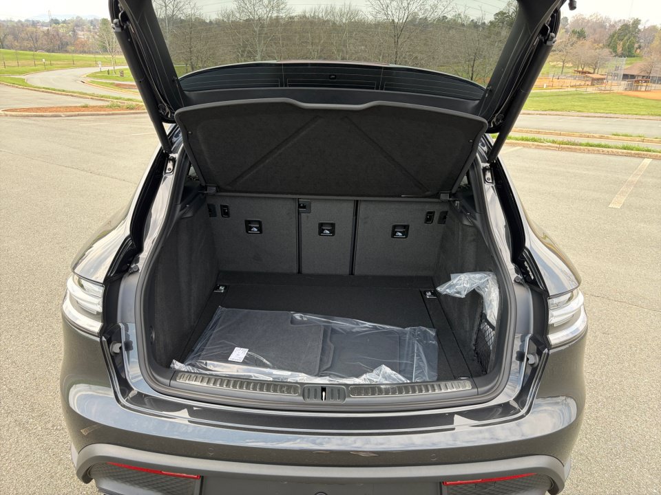 New 2026 Porsche Macan AWD/4WD image 17