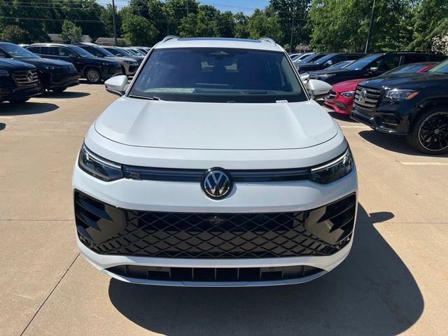 New 2026 Volkswagen Tiguan SEL R-Line AWD/4WD image 2