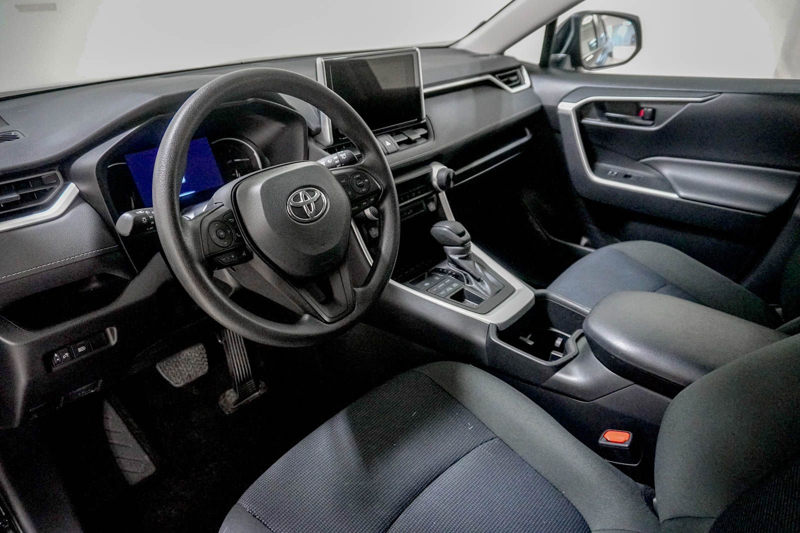 Used 2024 Toyota RAV4 LE AWD/4WD image 20
