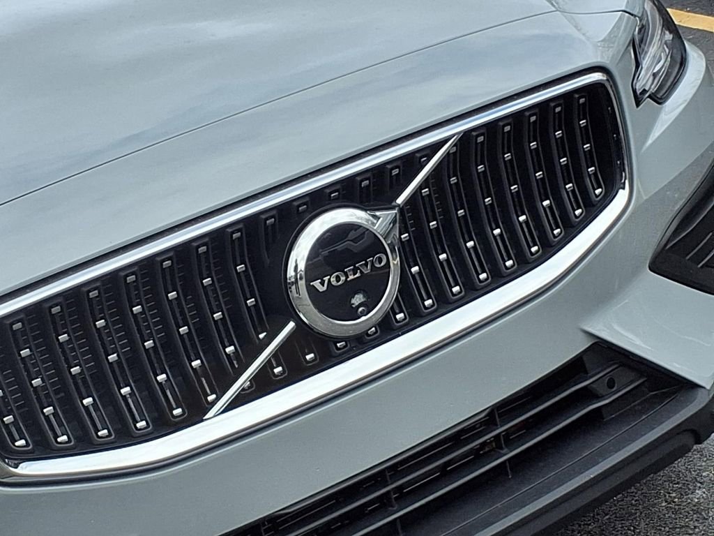 Used 2025 Volvo V60 B5 Cross Country Plus image 27