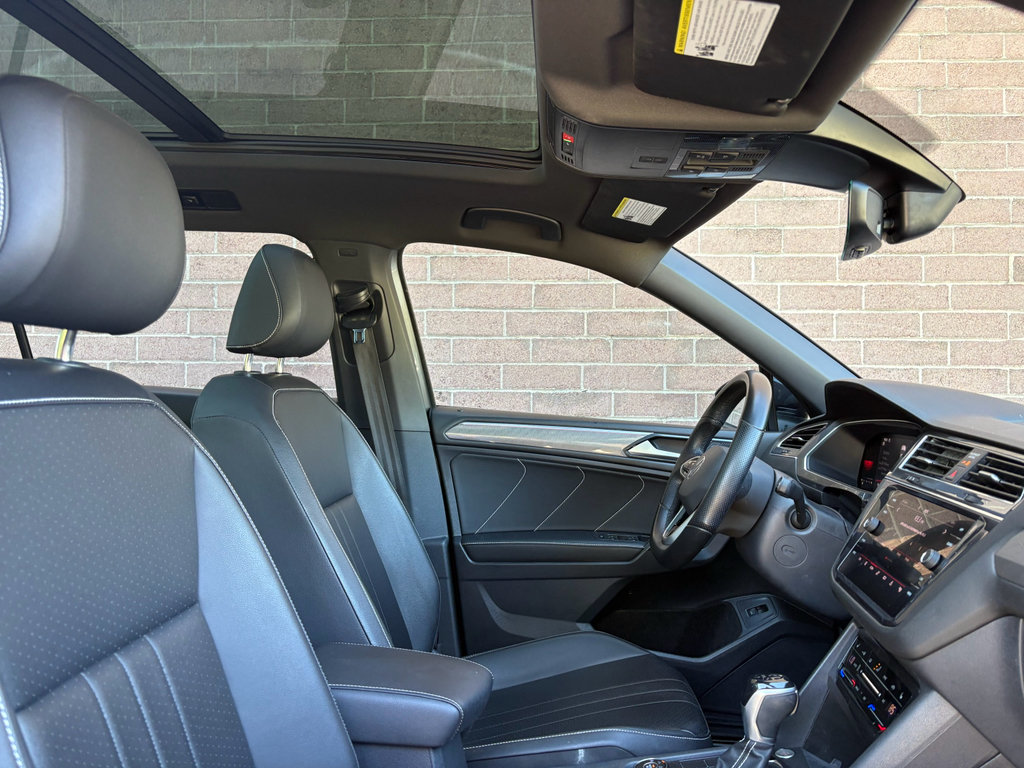 Used 2022 Volkswagen Tiguan SE R-Line AWD/4WD image 17