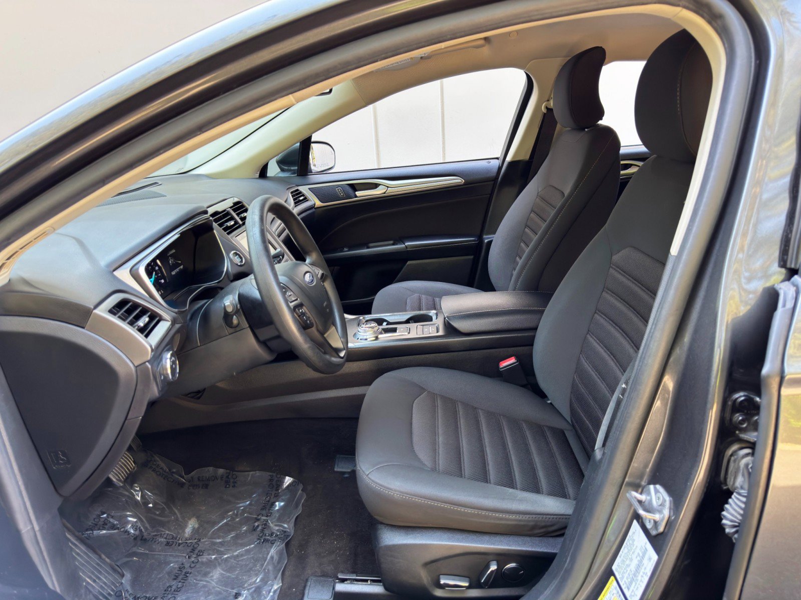 Used 2019 Ford Fusion SE image 15