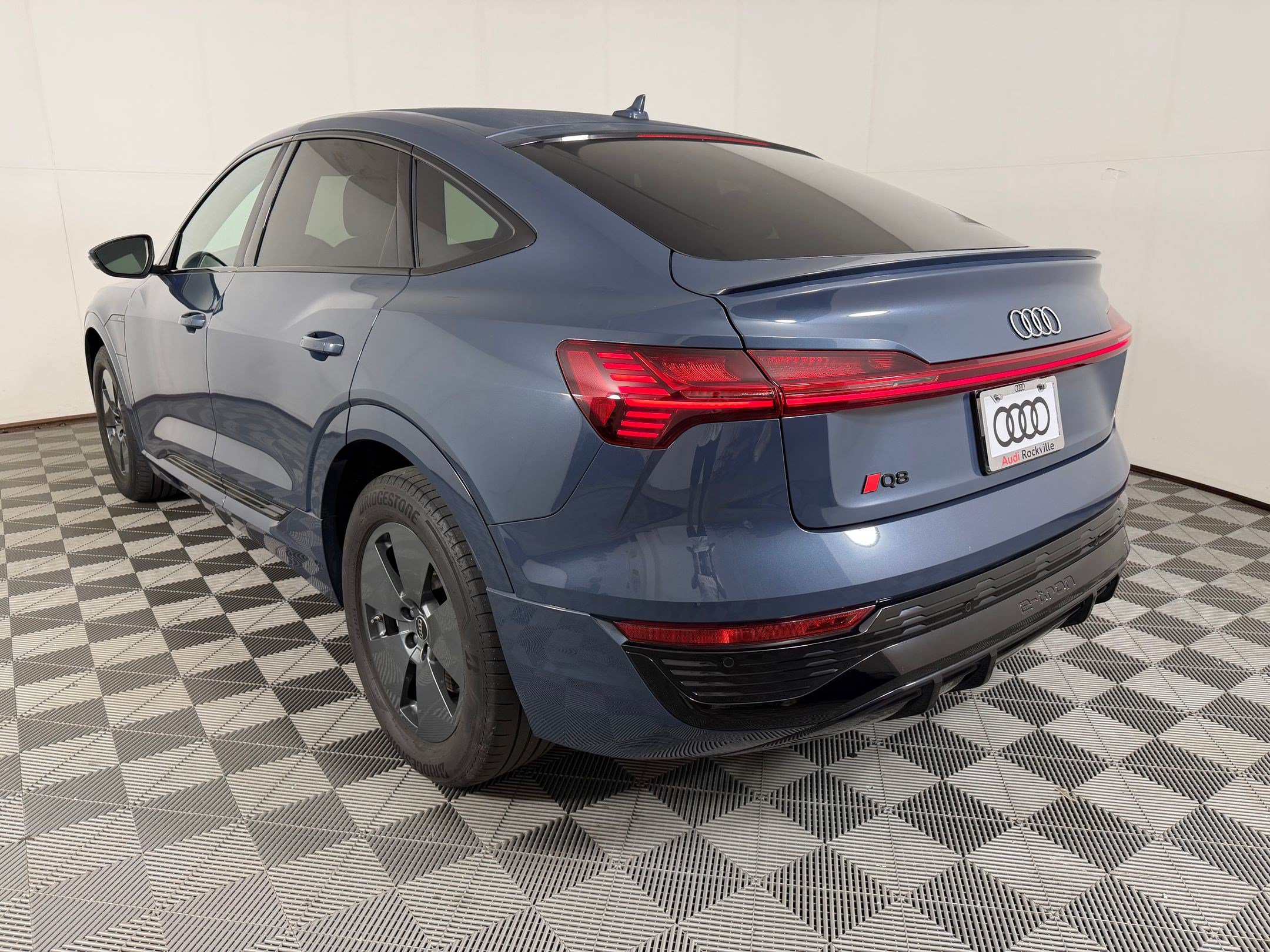Used 2024 Audi Q8 e-tron Premium AWD/4WD image 3