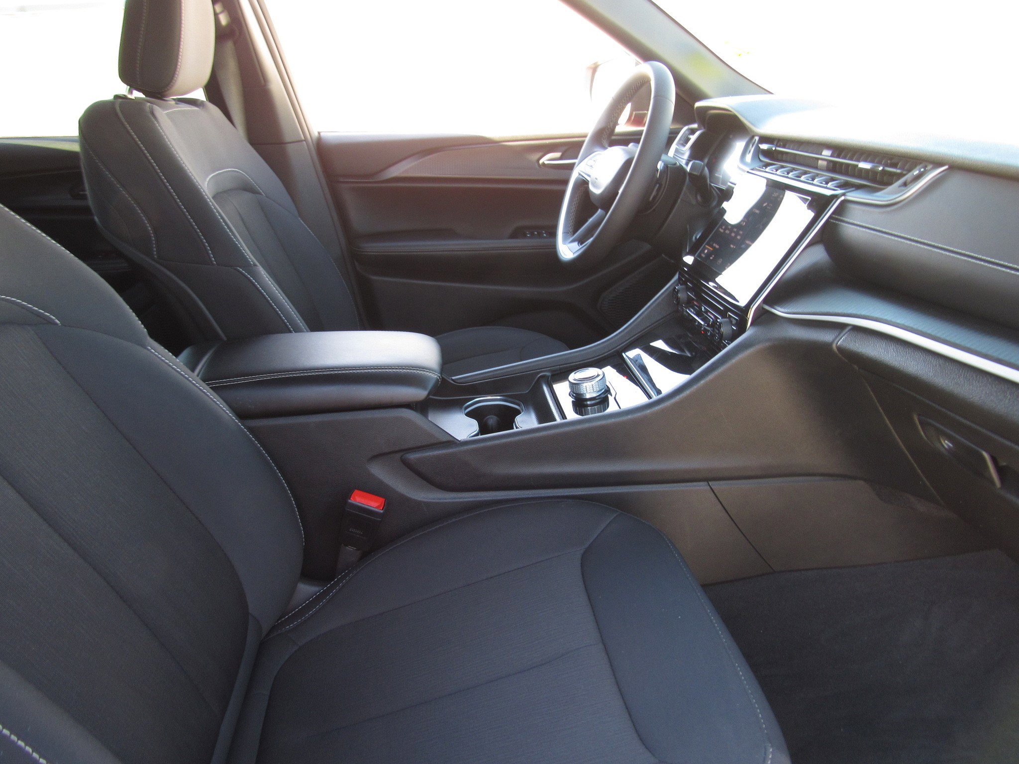 Used 2024 Jeep Grand Cherokee Laredo X w/ Trailer Tow Package image 9