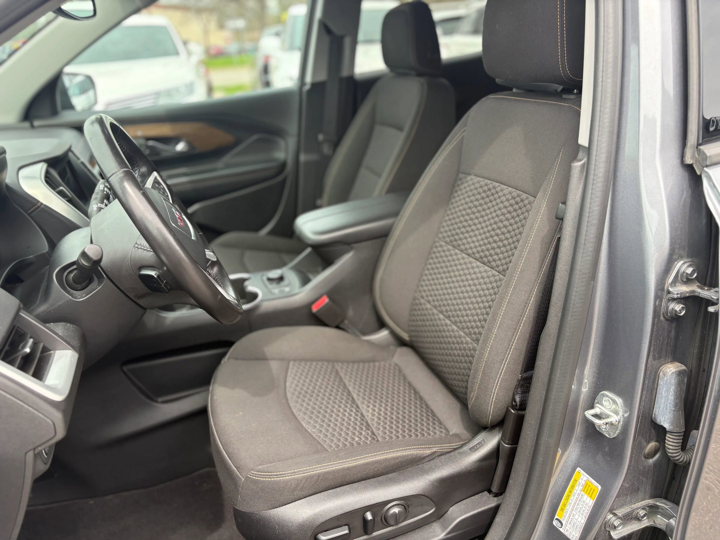 Used 2020 GMC Terrain SLE w/ Driver Convenience Package image 10