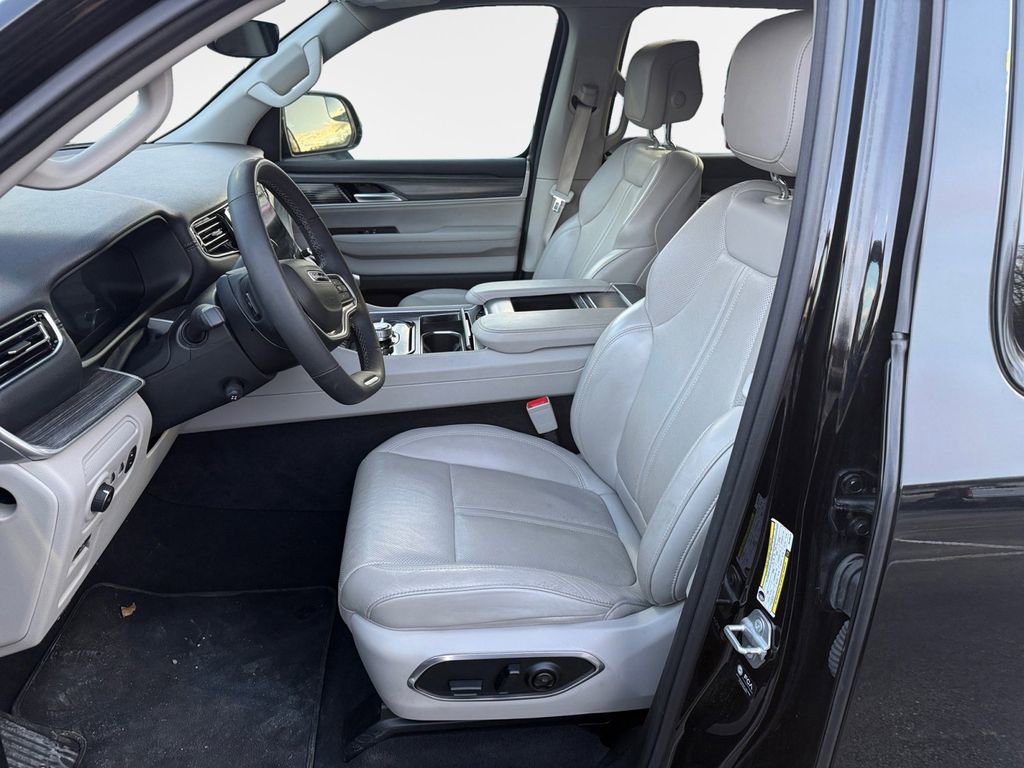 Used 2024 Jeep Wagoneer L Series III w/ Flexible Seating Group image 12