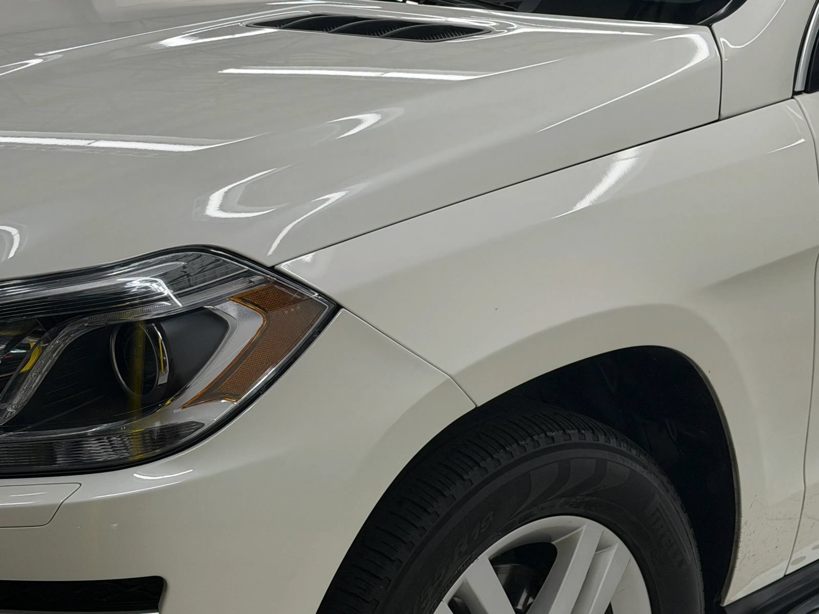 Used 2015 Mercedes-Benz GL 450 4MATIC w/ Lane Tracking Package image 4