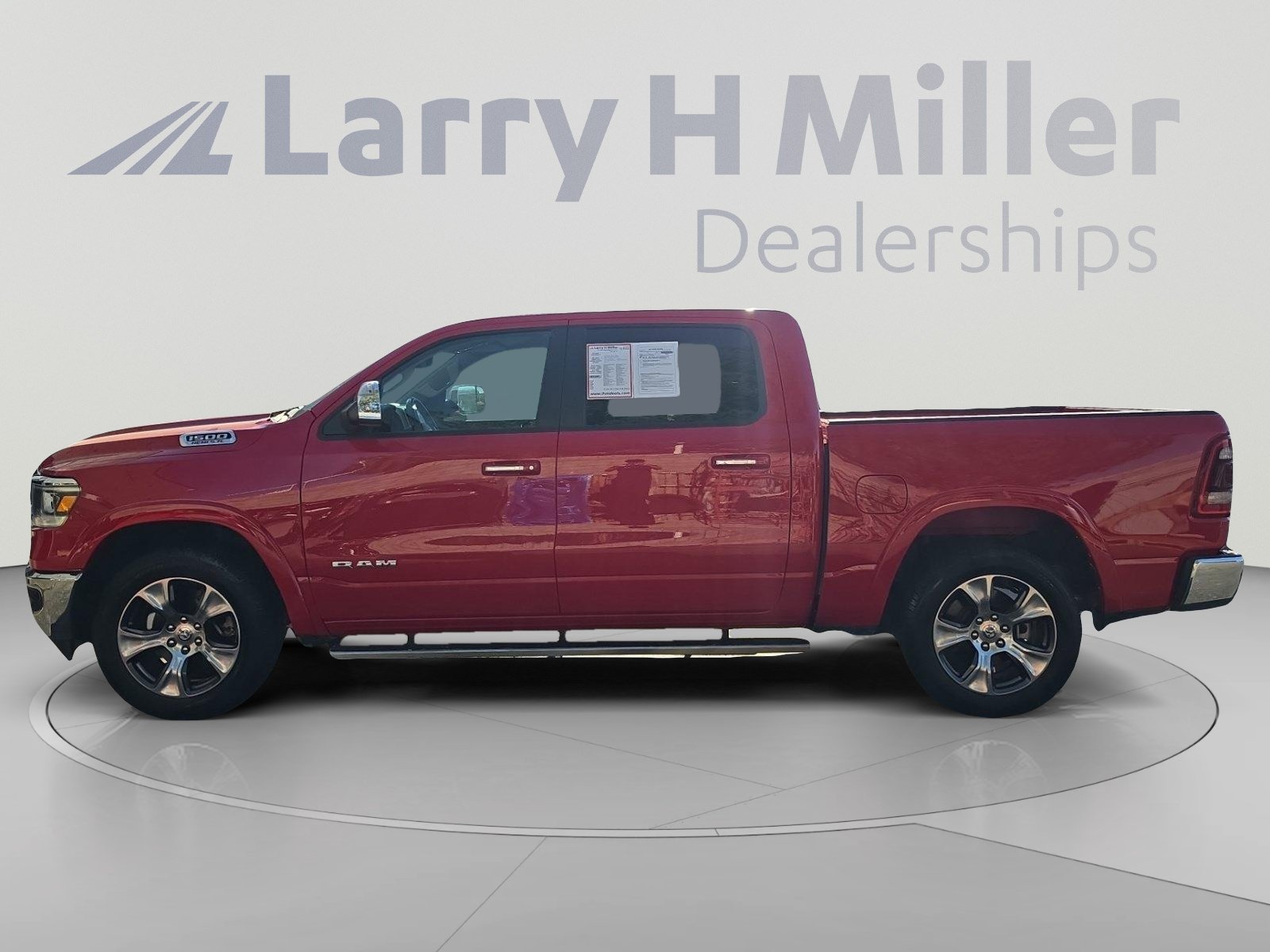 Used 2019 RAM 1500 Laramie AWD/4WD image 2