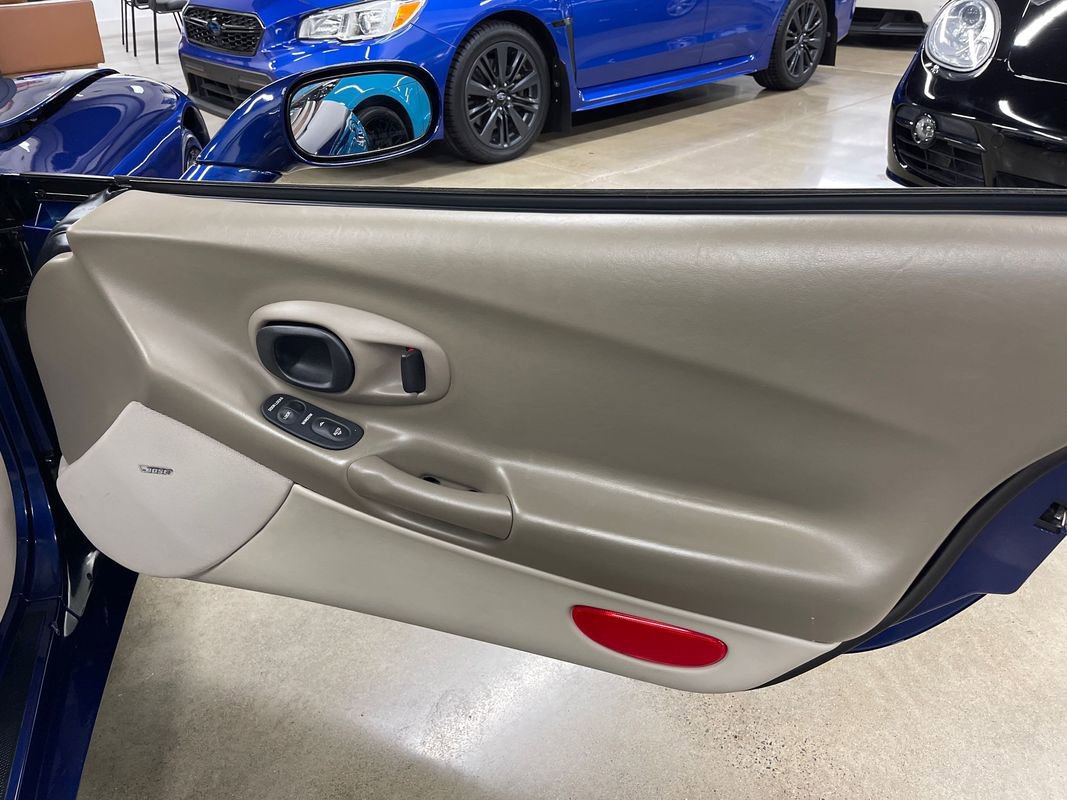 Used 2004 Chevrolet Corvette Coupe w/ Preferred Equipment Group image 42