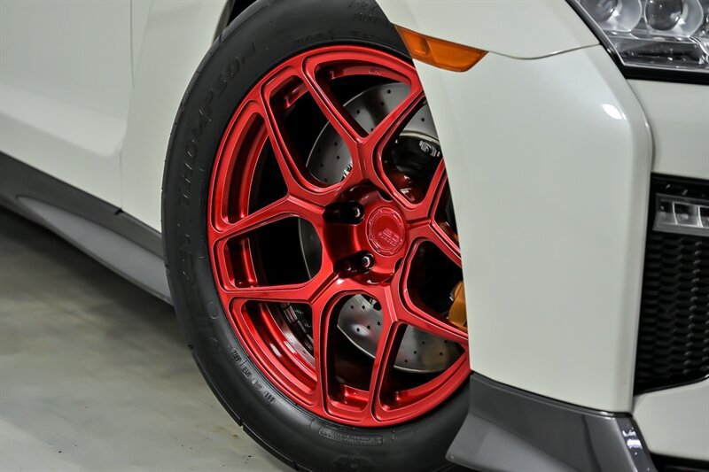 Used 2019 Nissan GT-R Premium AWD/4WD image 4