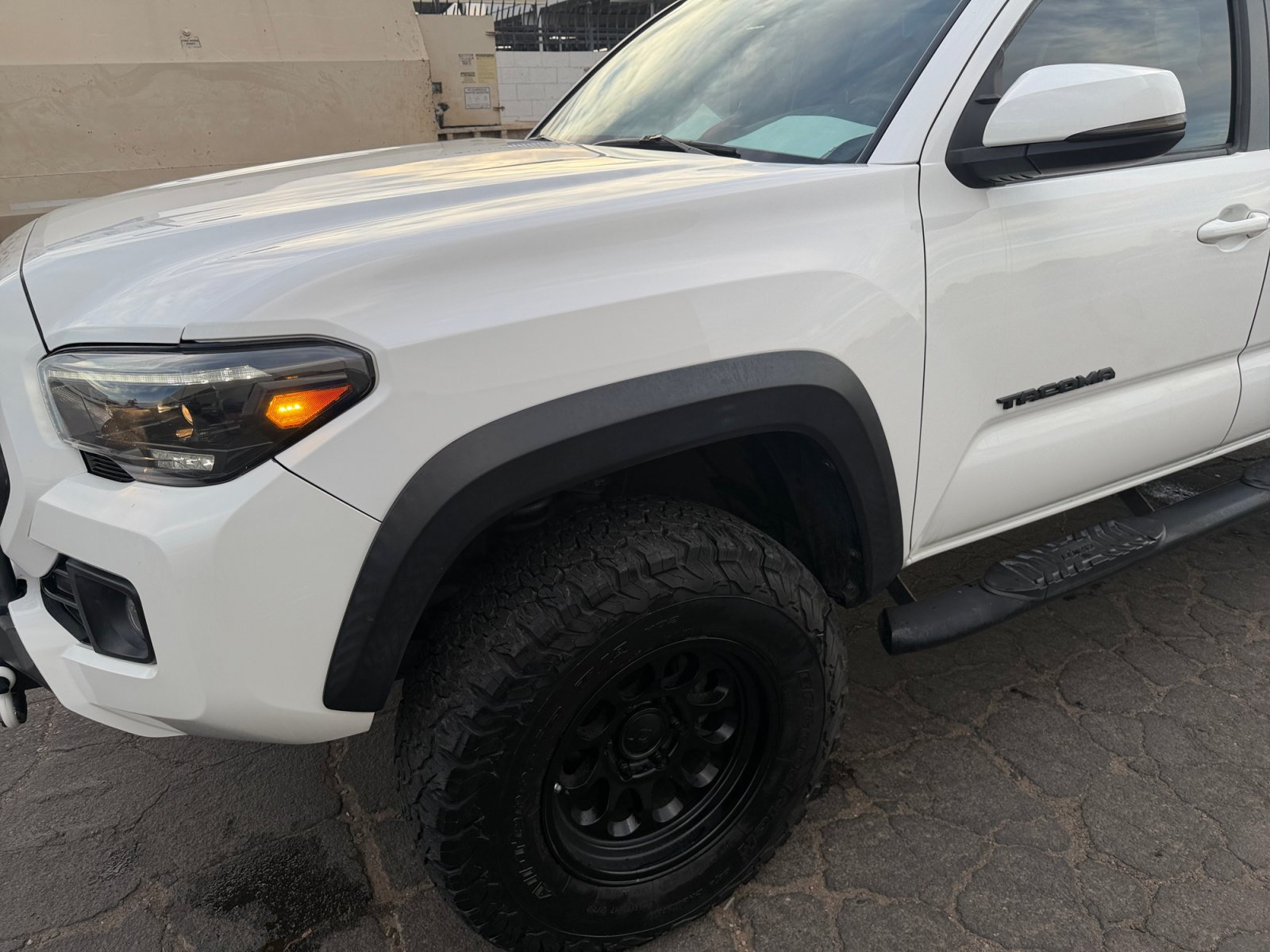 Used 2017 Toyota Tacoma TRD Off-Road w/ Premium & Technology Package AWD/4WD image 10