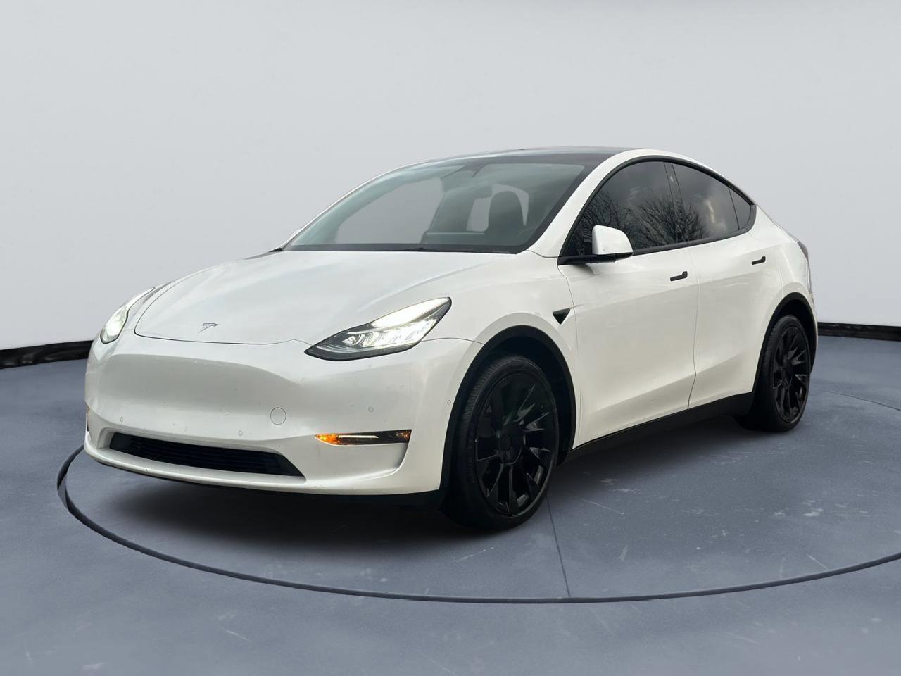 Used 2022 Tesla Model Y Long Range image 5