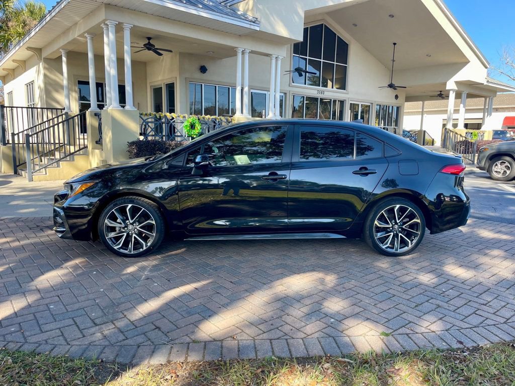 Used 2022 Toyota Corolla SE image 2