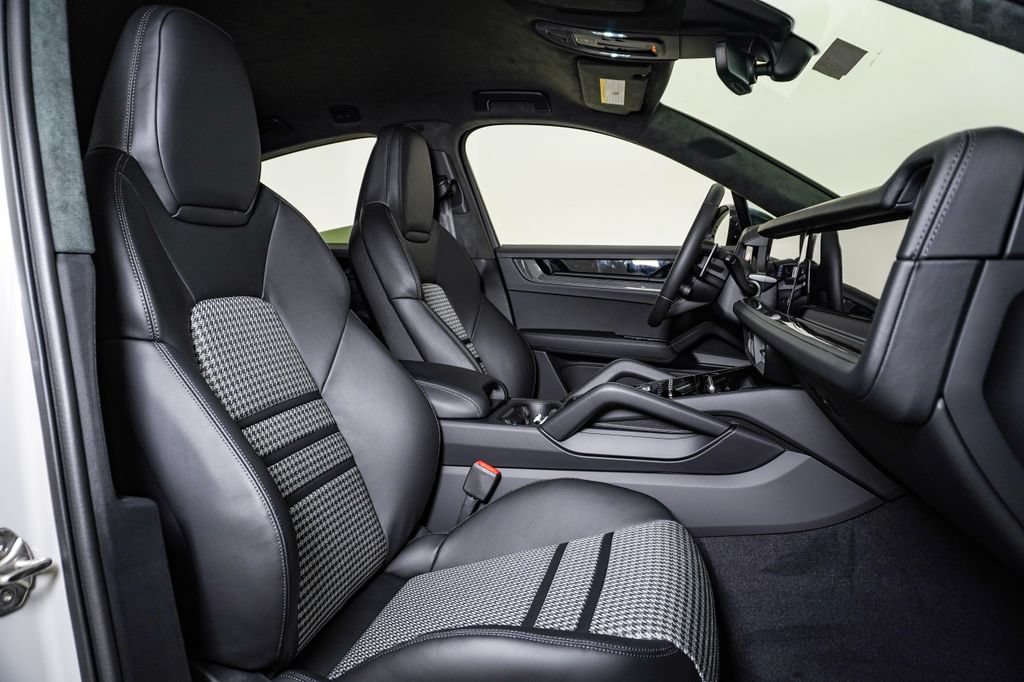 New 2026 Porsche Cayenne GTS AWD/4WD image 15